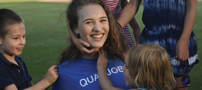Quadjobber playing with several children